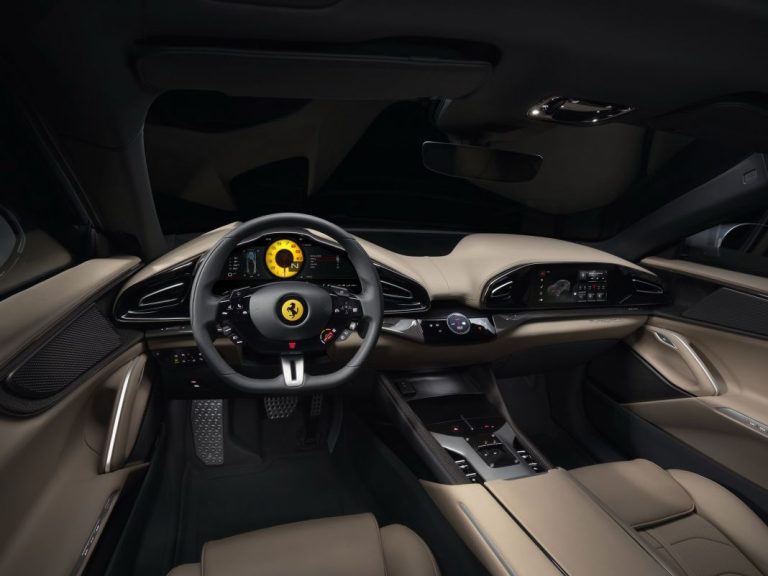 Los Ferrari del futuro tendrán la misma pantalla que tu teléfono