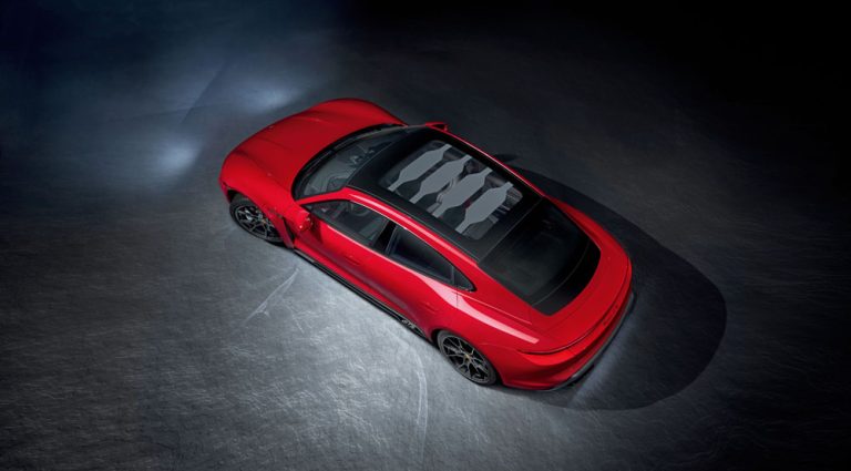 Porsche Taycan y su techo mágico
