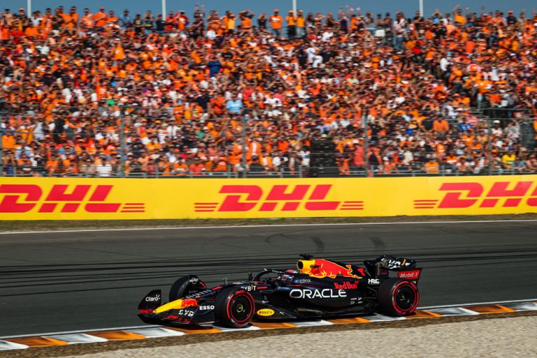 Max Verstappen sigue envuelto en una nube, ahora de color naranja