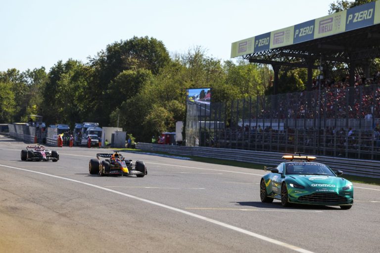 Cómo Red Bull jugó con Ferrari en el patio de su casa