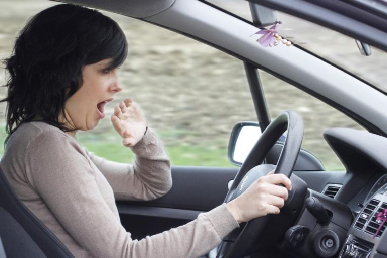 Esta es la mejor manera de combatir el sueño cuando conduces