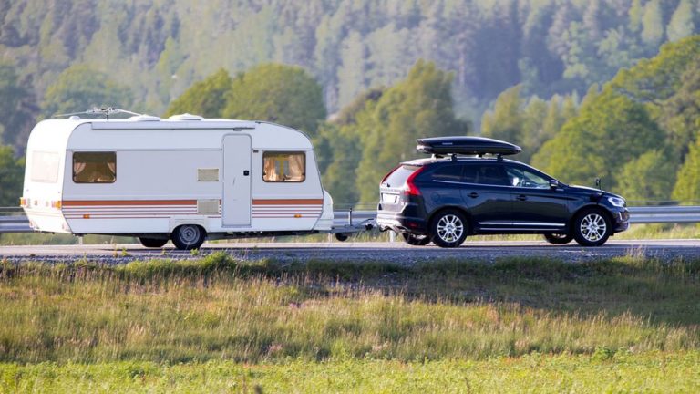 Por 17.000 euros tienes esta caravana con cuatro camas para disfrutar estas vacaciones