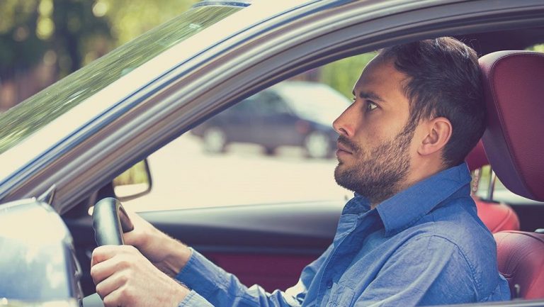 ¿Te han multado en el extranjero con un coche de alquiler? Esto es lo que te espera