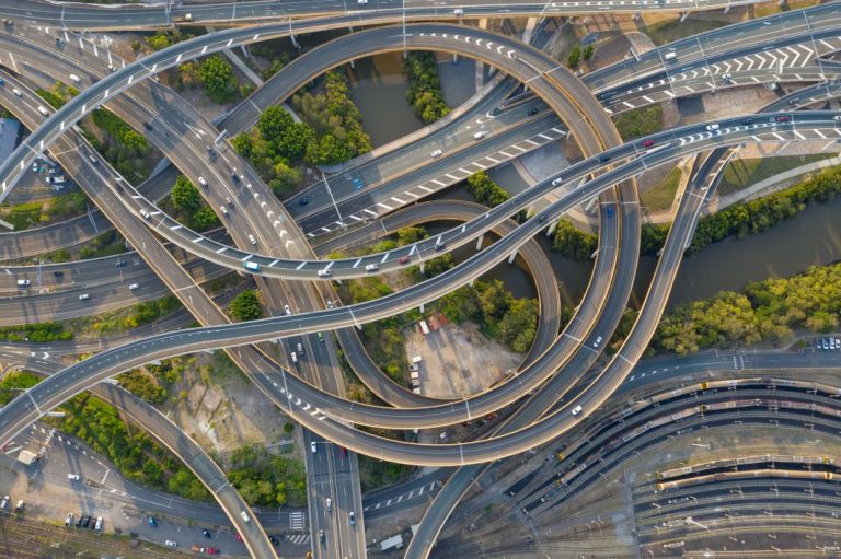 El consejo de la DGT para circular por los carriles de trenzado