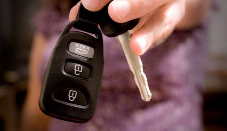 La Guardia Civil de Tráfico te va a multar si llevas este llavero en las llaves de tu coche