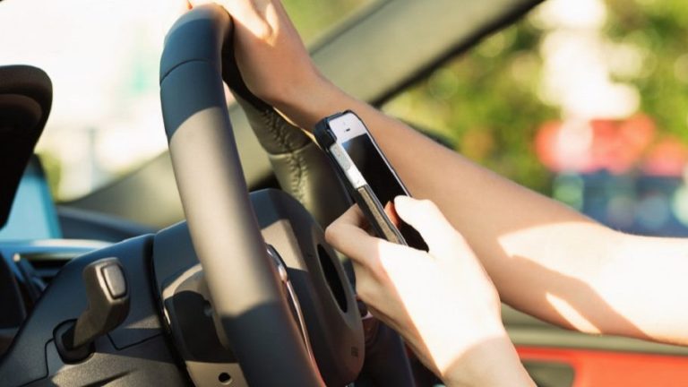 Sigue estos sencillos pasos para conectar tu teléfono móvil a tu coche