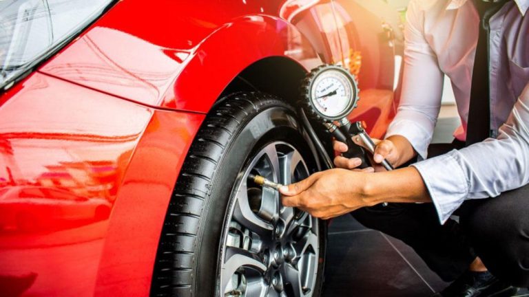 ¿Cuánto menos gasta mi coche si inflo en exceso las ruedas?