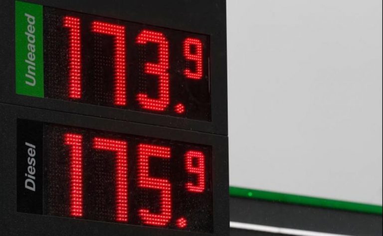 La DGT lanza cinco consejos para ahorrar gasolina, mientras decimos adiós a los descuentos