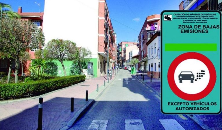 Más de 6 millones de coches afectados por las ZBE: la OCU propone soluciones