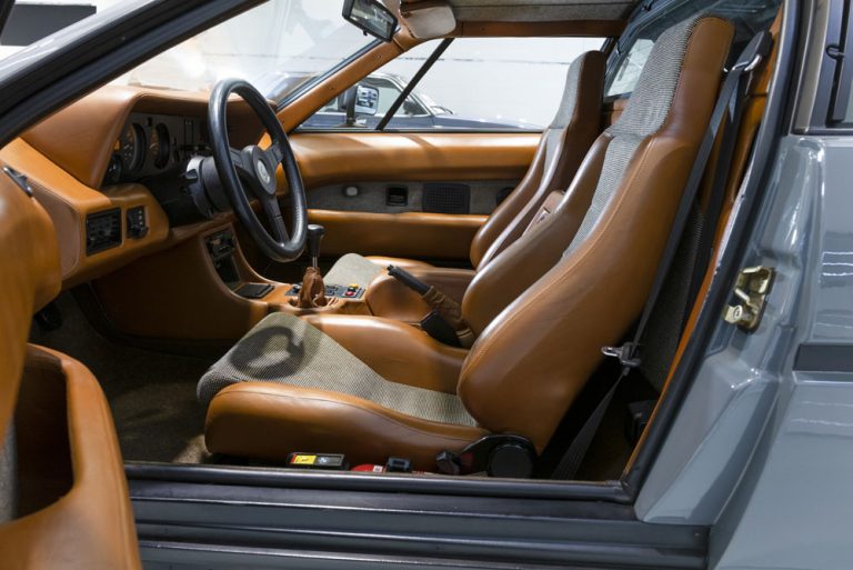 La posición ideal para evitar daños en un accidente de coche