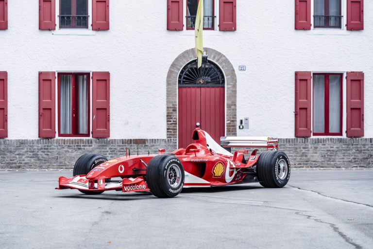 Este Ferrari F2003-GA de Michael Schumacher rompe récords