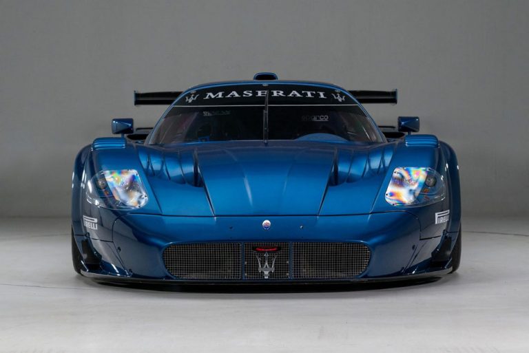 Este inmaculado Maserati MC12 Corsa está listo para correr. Y se vende