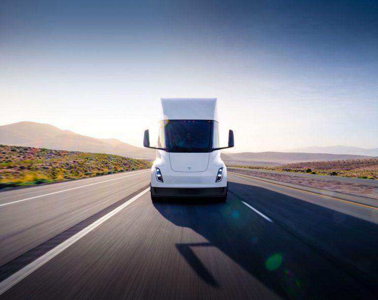 Tesla Semi llega a Europa: el camión eléctrico de 1.073 CV llega con 523 km de autonomía y tecnología del Model Y
