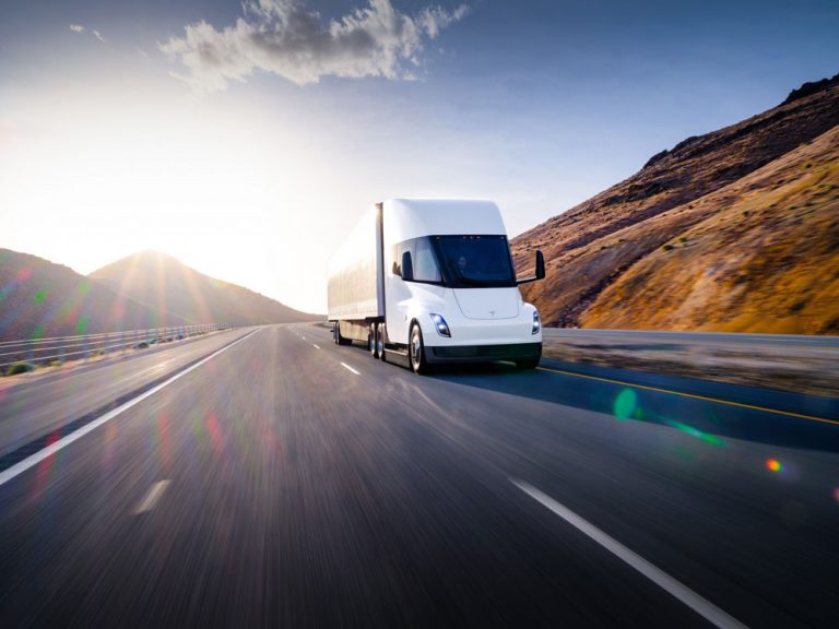 Elon Musk desvela la extraordinaria autonomía de su Tesla Semi