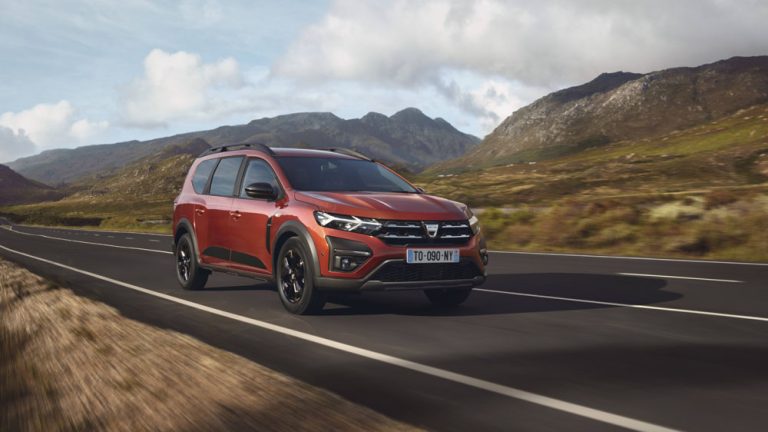El primer híbrido eléctrico de Dacia llega en marzo