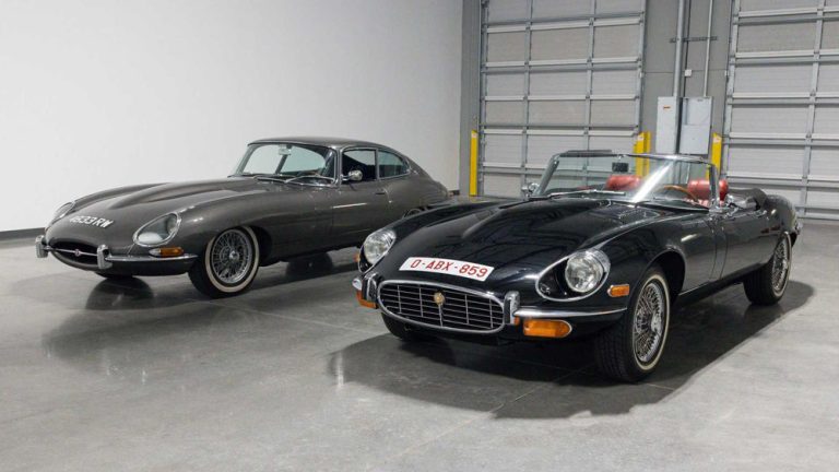 Estos Jaguar E-Type esconden un Tesla en sus entrañas
