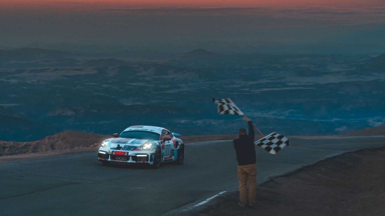 Porsche 911 Turbo S: el coche de calle más rápido en Pikes Peak