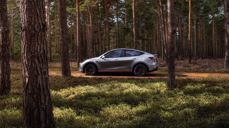 Quicksilver y Midnight Cherry Red: los nuevos colores para el Tesla Model Y