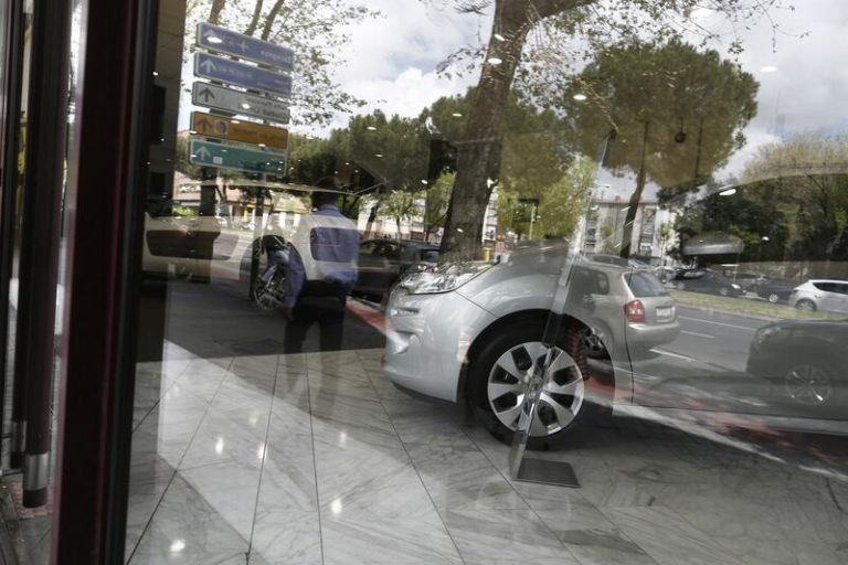 La cuota de mercado de los coches eléctricos llegará al 22% en España en 2023, según BBVA Research