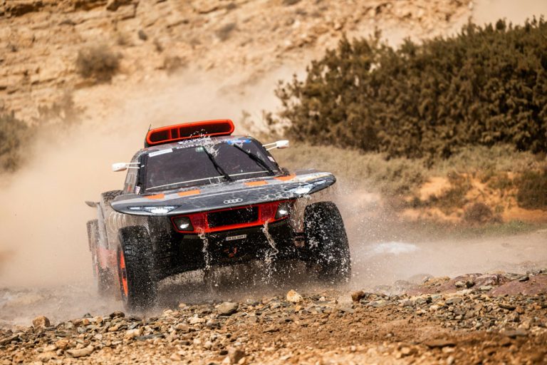 Carlos Sainz, optimista con su Audi RS Q e-tron de cara al Dakar