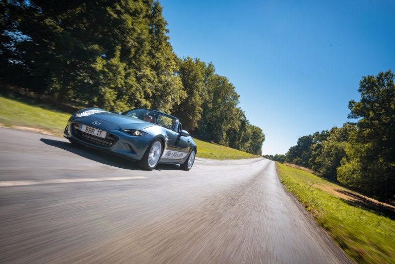 ¡Vaya salvajada!!! un Mazda MX-5 con 250 caballos de potencia