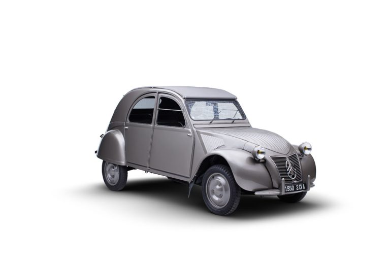El Citroën 2CV se presentó dos años seguidos en París. Este es el motivo