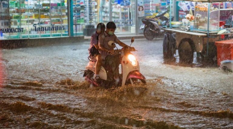 Estos productos para moto de Amazon harán que los días de lluvia no se conviertan en tu peor pesadilla