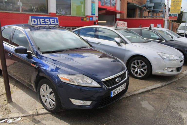 Sigue cayendo el precio de los coches de ocasión… y los diésel bajan más que los de gasolina