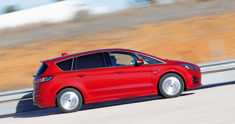 Probamos el Ford S-Max 2.5 FHEV, equilibrio absoluto