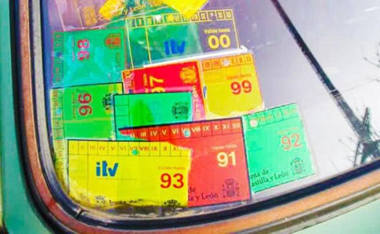 El porqué de los diferentes colores en las pegatinas de la ITV