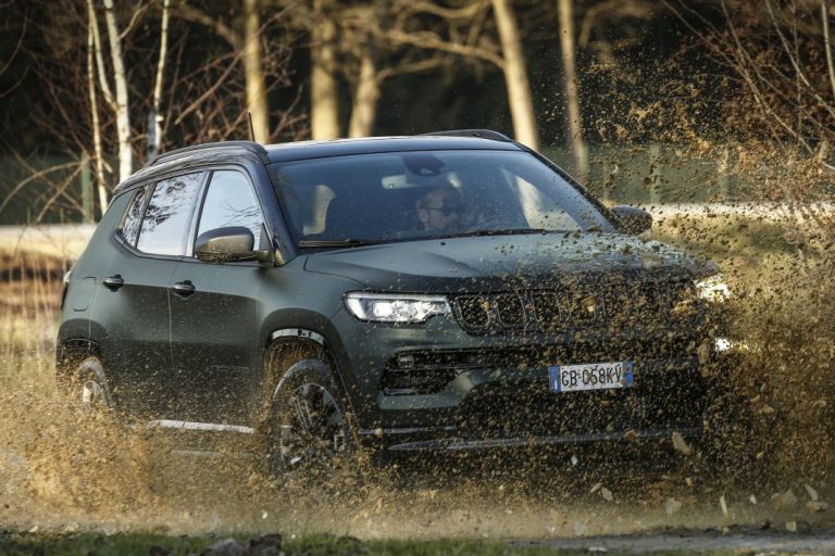Probamos el Jeep Compass 4xe, un eficiente y funcional SUV con cualidades todo-terreno