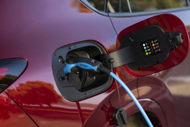 Los mejores SUV híbridos enchufables para comprar este año