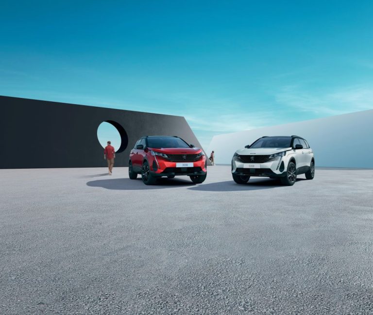 Los nuevos SUV híbridos Peugeot 3008 y 5008 aumentan la apuesta electrificada