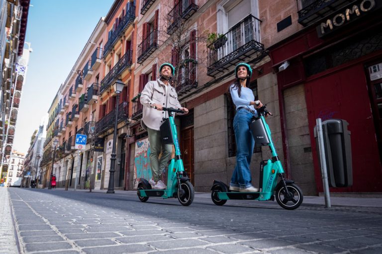 Estos son los patinetes eléctricos más exclusivos. Y cuestan más que tu coche