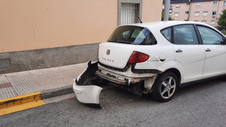 «Me han dado un golpe en el coche y no se quién ha sido». Pasos a seguir para dar un parte al seguro