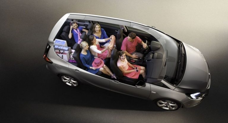 ¿Cuál es la multa que te puede poner la DGT si viajan más de cinco en el coche?