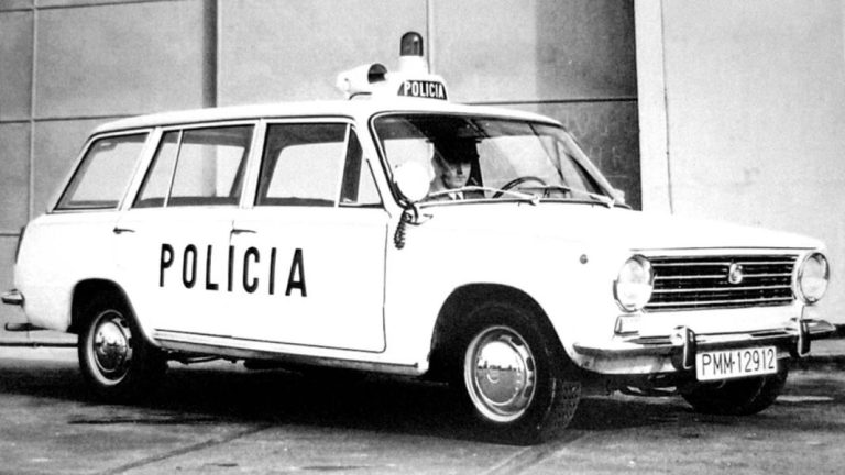 Los coches de policía más legendarios en España