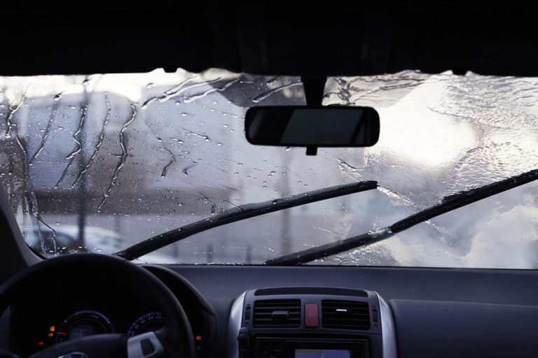 Las multas que te pueden poner cuando llueve