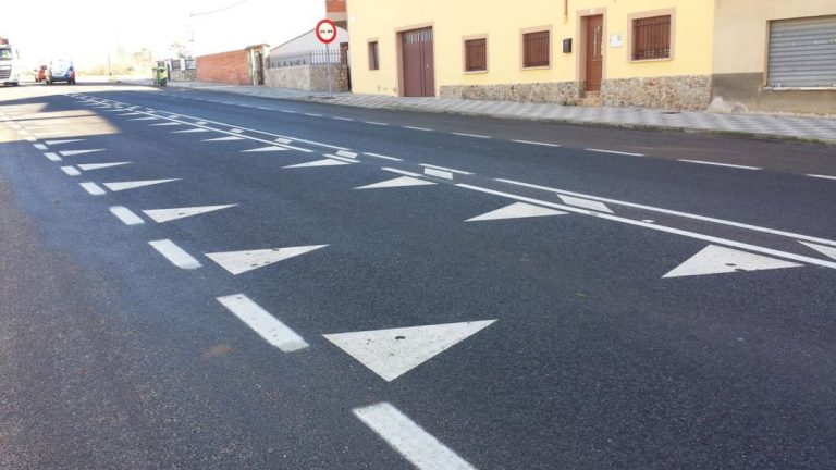 Dientes de dragón: la nueva señalización que podrás ver en las carreteras