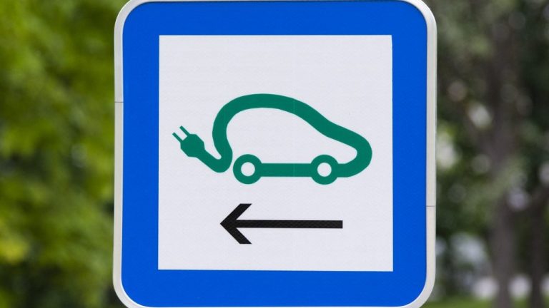 Las ventas de coches eléctricos crecen, pero mucho menos de lo necesario