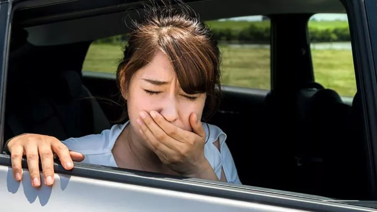 8 consejos para evitar marearte en el coche