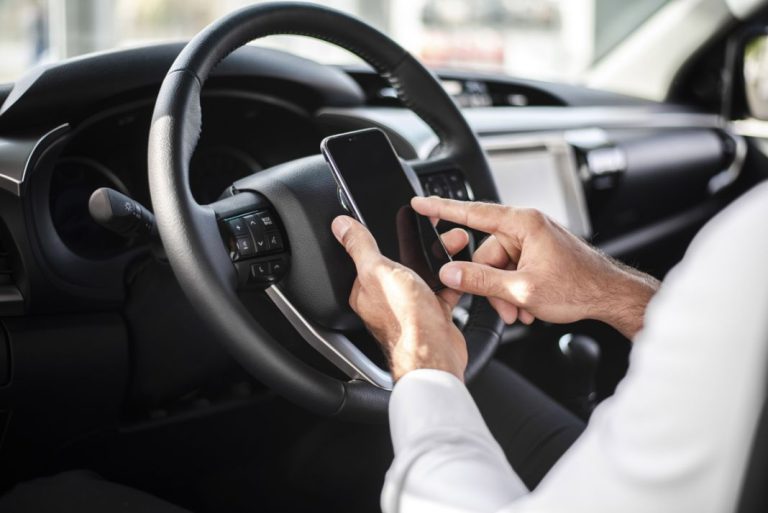 Las infracciones que los conductores confiesan cometer al volante