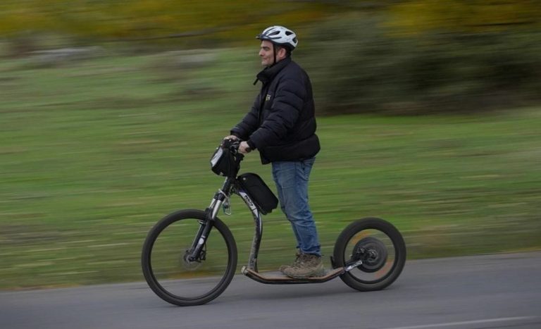 El patinete eléctrico: ¿es obligatorio el uso del casco?