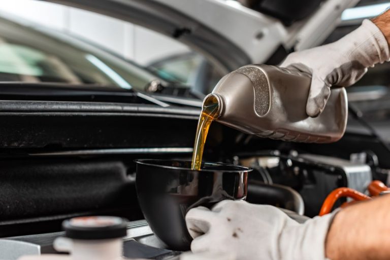 ¿Debo variar el aceite del motor de verano a invierno?