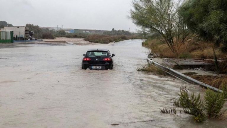 ¿Sabes si el seguro de tu coche te cubre desperfectos por una inundación?