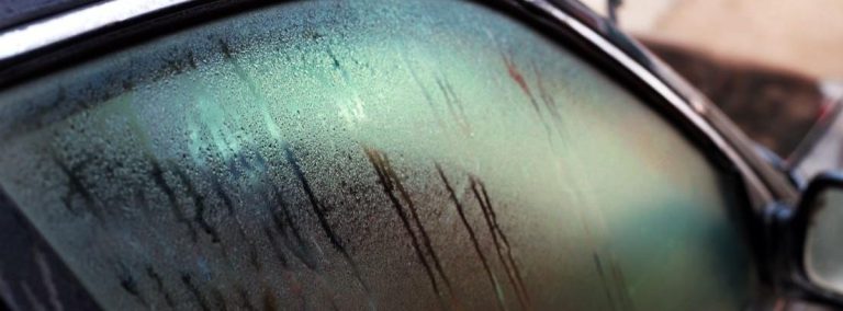 Esta es la manera correcta de desempañar los cristales de tu coche