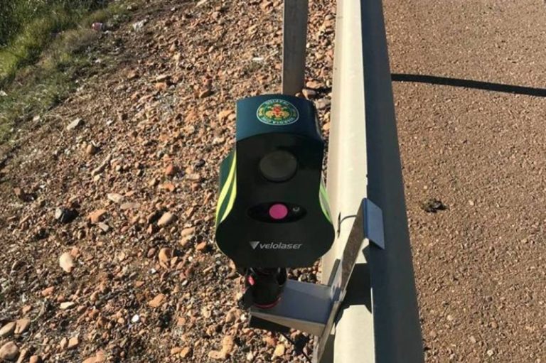 ¿Sabes si tu navegador te avisa de los radares en la carretera?