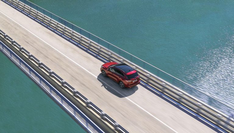 El SUV más incomprendido es híbrido, tiene etiqueta ECO, es como un RAV4, pero más barato