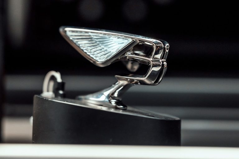 La artesanía que se esconde tras el emblema ‘Flying B’ de Bentley