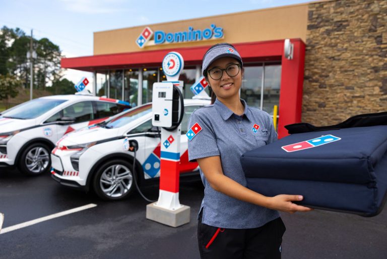 Domino’s Pizza se apunta al reparto eléctrico con el Chevrolet Bolt EV